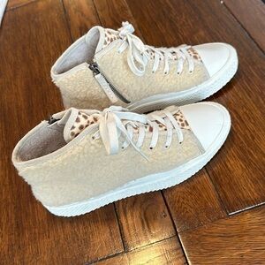 NWOT Dolce Vita Plush Veola high top sneakers size 8.5-9